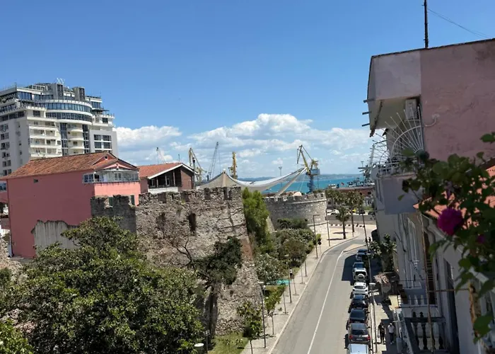 Daire Lukas Vollga *