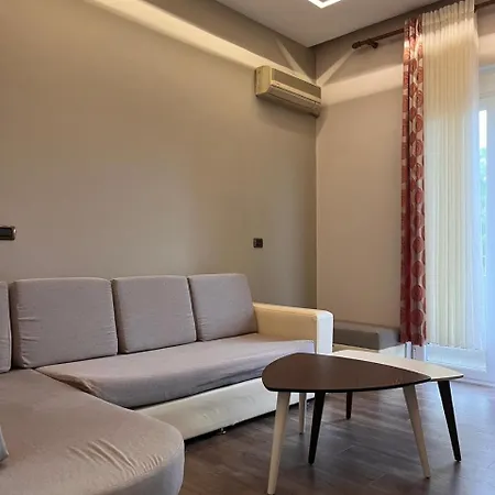 Lukas Vollga Appartamento Durrës