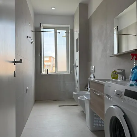 Lukas Vollga * Durrës