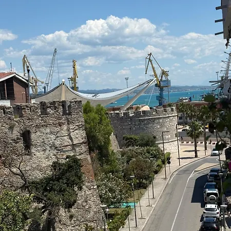 Lukas Vollga Appartamento Durrës