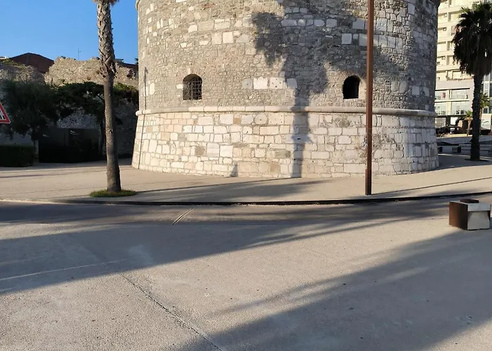 Lukas Vollga * Durrës